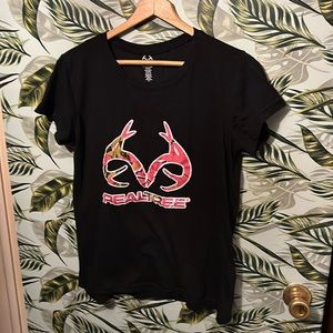 EE23 black tshirt pink/camo realtree logo realtree XL x-large extra large
